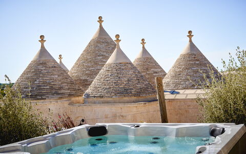 Trullo Emmebi Vista Valle D'Itria: Arkitektur, Gårdsplads, Svømmepøl