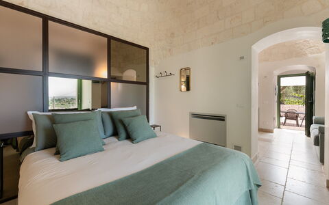 Trullo Miravista Valle D'Itria: Væg, Møbel, Indretning, Gulvbelægning, Loft, Belysning, Etage, Soveværelse, Seng, Stol