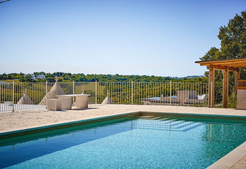 Trullo Emmebi Vista Valle D'Itria: Blå, Svømmepøl, Udendørs Møbler, Kompositmateriale, Udvej, Skygge, Eco Hotel, Dæk, Liggestol, Stol