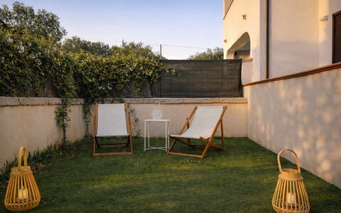 Appartamento Tamara, Budoni: Møbel, Udendørs Møbler, Stol, Have, Backyard, Skygge, Lawn, Bejdse, Gård, Landscaping