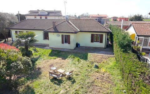 Villa Camerini, Nature, Bikes and Beaches: Bygning, Hus, Boligområde, Tag, Hjem, Sommerhus, Menneskelig Bosættelse, Forstad, Estate, Indkørsel