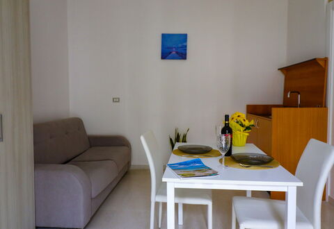 Elaia'S House Cannole: Træ, Gulvbelægning, Indretning, Etage, Lejlighed, Bejdse, Hårdttræ, Stol, Stue