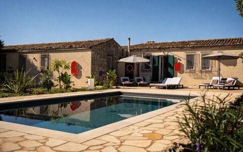 Villa Il Carato, Private Pool, Modica: Udendørs Møbler, Boligområde, Svømmepøl, Hjem, Estate, Hacienda, Udvej, Stol, Villa, Liggestol