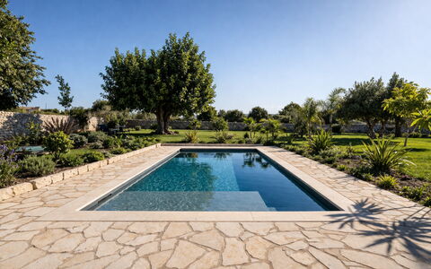 Villa Il Carato, Private Pool, Modica: Svømmepøl, Kompositmateriale, Flise, Have, Flise, Water Feature, Landscaping, Design, Skygge, Backyard