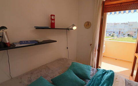 Myriam: Indretning, Møbel, Etage, Værelse, Gulvbelægning, Soveværelse, Orange, Seng, Lejlighed, Loft