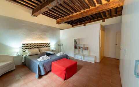 Le Loggine del Pignatello Apartment, Siena City: Gulvbelægning, Etage, Indretning, Loft, Soveværelse, Møbel, Hjem, Værelse, Seng, Lejlighed