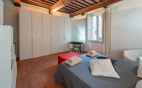 Le Loggine del Pignatello Apartment, Siena City: Væg, Indretning, Møbel, Gulvbelægning, Etage, Loft, Soveværelse, Værelse, Lejlighed, Seng