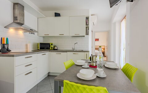 Antica Corte: Indretning, Køkken, Gulvbelægning, Countertop, Loft, Etage, Møbel, Værelse, Hjem, Større Bandage