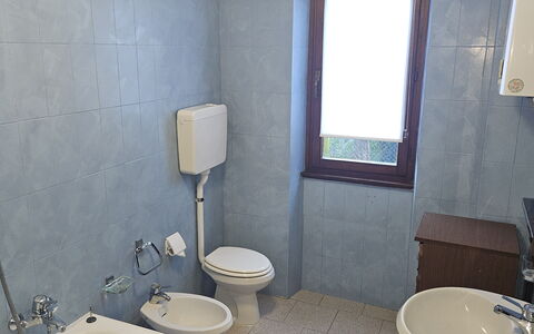 The Heritage Home: Sanitærarmatur, Gulvbelægning, Badeværelse, Etage, Håndvask, Toilet, Vvs, Toiletbræt, Tap, Badeværelsesvask