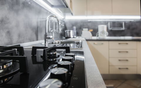 Villa Sole - Exclusive Villa al Conero con Piscina: Køkken Apparat, Køkken, Countertop, Komfur, Større Bandage, Husholdningsapparat, Gaskomfur, Komfur, Indretning, Cabinetry