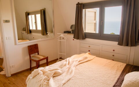 Villa Sole - Exclusive Villa al Conero con Piscina: Møbel, Seng, Soveværelse, Indretning, Træ, Sengetøj, Sengetøj, Etage, Værelse, Gulvbelægning