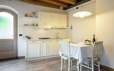 La Corte di Marga - Casa Gustet: Møbel, Indretning, Gulvbelægning, Træ, Etage, Loft, Køkken, Countertop, Værelse, Belysning