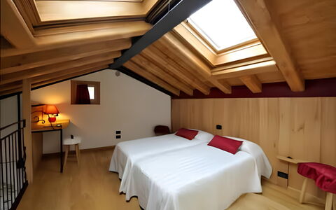 La Corte di Marga - Casa Gustet: Træ, Indretning, Loft, Gulvbelægning, Etage, Hjem, Lejlighed, Soveværelse, Seng, Værelse