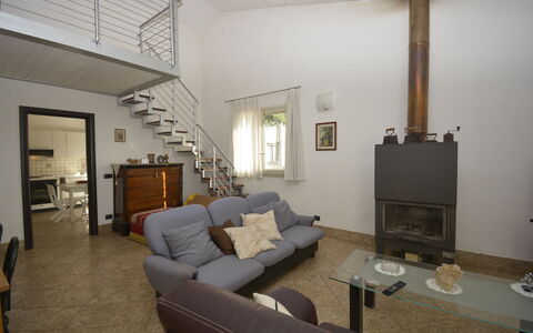 Villa del Monte: Møbel, Indretning, Gulvbelægning, Væg, Etage, Couch, Værelse, Træ, Stue, Loft