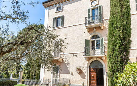 Serafini Holiday Home: Arch, Altan, Estate, Mansion, Villa, Hacienda, Baluster
