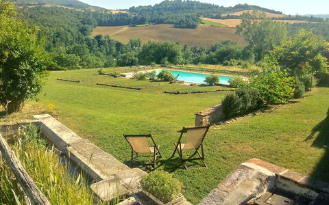 Villa Campo al Vento - Country Farm: Landskab, Have, Estate, Svømmepøl, Landscaping, Lawn, Stuehus, Backyard, Eco Hotel, Udendørs Møbler