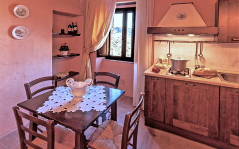 Villa Campo al Vento - Country Farm: Møbel, Indretning, Gulvbelægning, Værelse, Loft, Belysning, Etage, Bord, Køkken & Spisebord, Lysarmatur