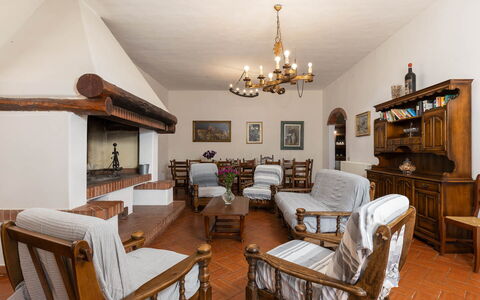 Il Leccio, Vinci, Private Pool and Tennis: Møbel, Indretning, Gulvbelægning, Træ, Loft, Etage, Værelse, Couch, Stue, Bord