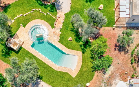 Le Camere di Corte Kalia by Raro Rooms: Svømmepøl, Have, Backyard, Landscaping, Water Feature, Udvej, Lawn, Gård, Estate, Hacienda