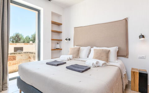 Le Camere di Corte Kalia by Raro Rooms: Soveværelse, Lejlighed, Sengetøj, Seng, Sengetøj, Pude, Bed Frame, Throw Pillow, Design, Hotel