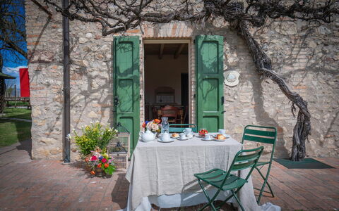 Preseglie Lake Garda: Møbel, Udendørs Møbler, Bord, Udendørs Bord, Stol, Dør, Have, Forår, Køkken & Spisebord, Skygge
