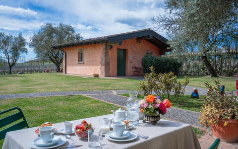 Preseglie Lake Garda: Sommerhus, Estate, Have, Lawn, Stuehus, Gård, Landscaping, Hacienda, Parkere, Garden Bygninger