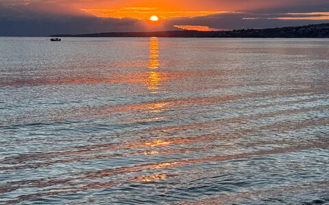 Casa Amare: Himmel, Sky, Vand, Horisont, Vandressourcer, Afterglow, Krop Af Vand, Solnedgang, Natur, Skumring