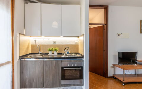 Casa di Lilia: Indretning, Træ, Gulvbelægning, Møbel, Køkken Apparat, Værelse, Køkken, Større Bandage, Loft, Etage