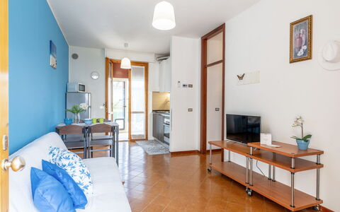 Casa di Lilia: Indretning, Gulvbelægning, Møbel, Etage, Værelse, Lejlighed, Loft, Stol, Stue, Bejdse