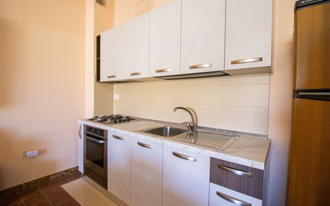 Elena'S House in Otranto: Større Bandage, Gulvbelægning, Indretning, Køkken Apparat, Træ, Køkken, Etage, Countertop, Cabinetry, Køkkenvask