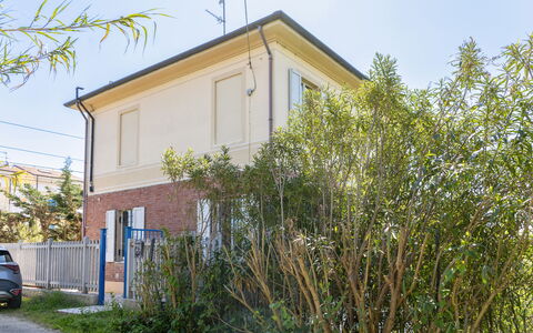 Casale Oleandro Marino: Bygning, Boligområde, Hus, Hjem, Busk, Menneskelig Bosættelse, Forstad, Estate, Indkørsel, Luftledning