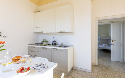 Casale Oleandro Marino: Gulvbelægning, Indretning, Etage, Værelse, Loft, Lejlighed, Cabinetry, Countertop, Molding, Køkken Apparat
