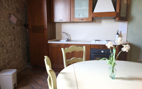 Residence Borgodamare: Møbel, Træ, Gulvbelægning, Indretning, Etage, Countertop, Køkken, Cabinetry, Bord, Køkken & Spisebord