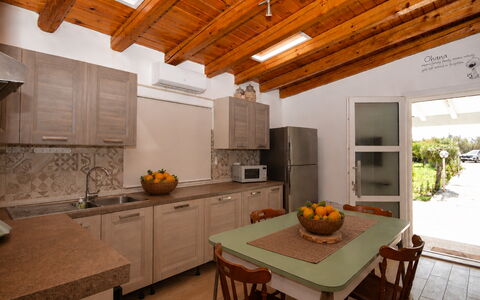 Villa Mameli: Møbel, Gulvbelægning, Træ, Indretning, Etage, Bord, Loft, Stol, Hjem, Countertop