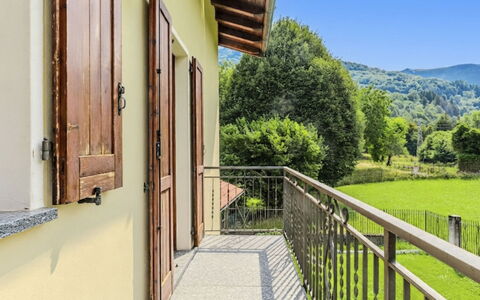 Cascina Rossa: Træ, Veranda, Hjem, Dør, Altan, Bejdse, Hegn, Hårdttræ, Stuehus, Baluster
