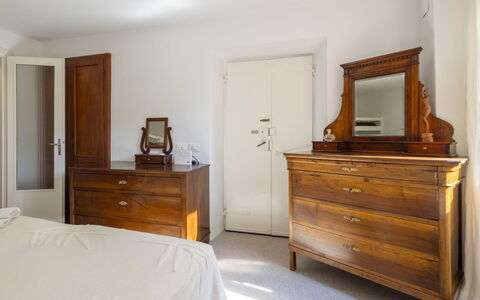 La Giuseppina: Møbel, Seng, Indretning, Gulvbelægning, Skuffe, Soveværelse, Cabinetry, Etage, Træ, Dresser