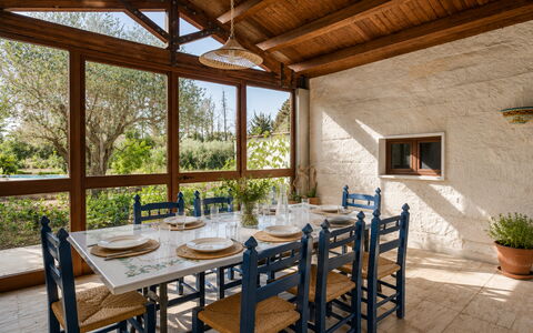 Villa Billona: Møbel, Indretning, Bord, Træ, Stol, Køkken & Spisebord, Gulvbelægning, Loft, Spisestue, Etage