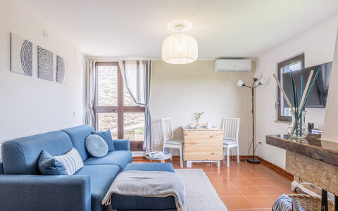 La Terrazza nel Borgo: Møbel, Indretning, Gulvbelægning, Couch, Etage, Træ, Værelse, Loft, Stue, Lejlighed
