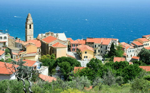 La Casetta del Pescatore: Boligområde, Sommer, Kvarter, Horisont, Hus, Kyst, Landskab, Hav, Coastal Og Oceaniske Landskabsformer, Tag
