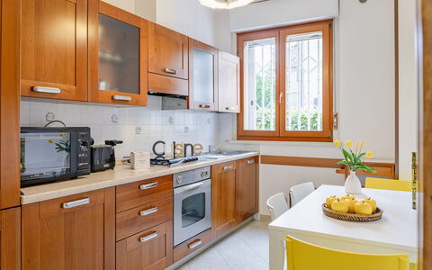Corte Marina Apartment: Køkken, Køkken Apparat, Større Bandage, Countertop, Træ, Cabinetry, Møbel, Gulvbelægning, Indretning, Hjem