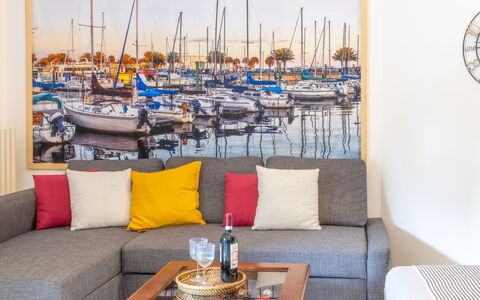 Corte Marina Apartment: Indretning, Møbel, Gulvbelægning, Etage, Værelse, Couch, Stue, Billedramme, Stol