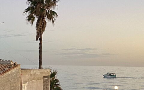 Appartamento Tramonto sul Mare: Himmel, Hav, Kyst, Strand, Coastal Og Oceaniske Landskabsformer, Ocean, Tropics, Bagagerum, Vedplante, Kyst