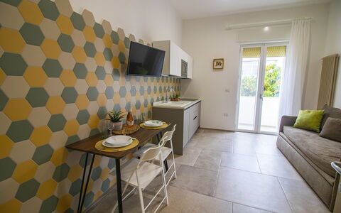 Elementi Luxury Otranto: Indretning, Gulvbelægning, Møbel, Etage, Loft, Værelse, Stol, Køkken & Spisebord, Køkken, Bejdse