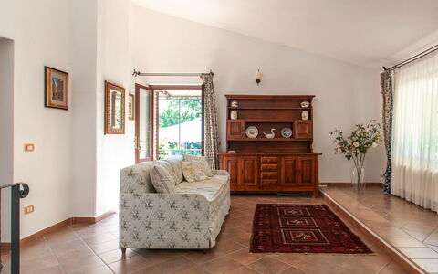 House in the Woods, Pool and Relax in Umbria: Møbel, Indretning, Gulvbelægning, Etage, Couch, Træ, Værelse, Loft, Stue, Bord