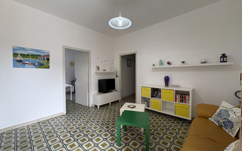 Villa Sole Mare: Gulvbelægning, Etage, Indretning, Værelse, Loft, Lejlighed, Flise, Reoler, Molding