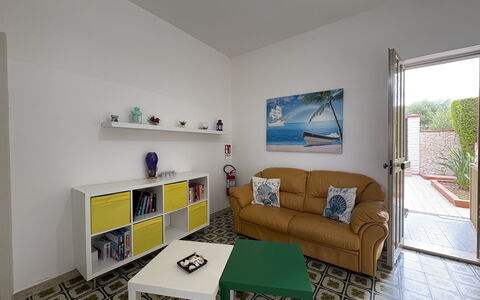 Villa Sole Mare: Møbel, Indretning, Gulvbelægning, Etage, Væg, Træ, Værelse, Loft, Couch, Stue