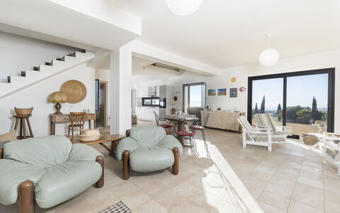 Villa Costa: Møbel, Gulvbelægning, Etage, Indretning, Bord, Stol, Loft, Hjem, Lejlighed, Stue