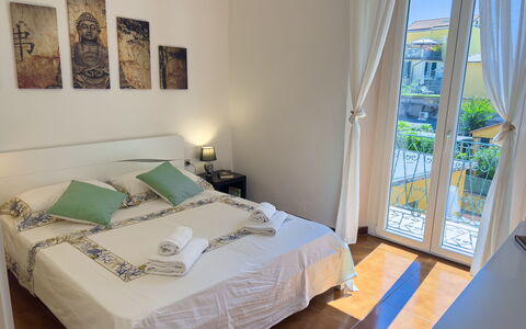 Casa Nanai - Levanto: Møbel, Etage, Gulvbelægning, Lejlighed, Værelse, Stol, Seng, Soveværelse, Hotel, Hårdttræ
