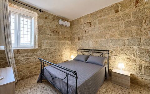 L'Oasi di Salvo: Gulvbelægning, Etage, Loft, Stenmur, Soveværelse, Bed Frame, Seng, Sengetøj