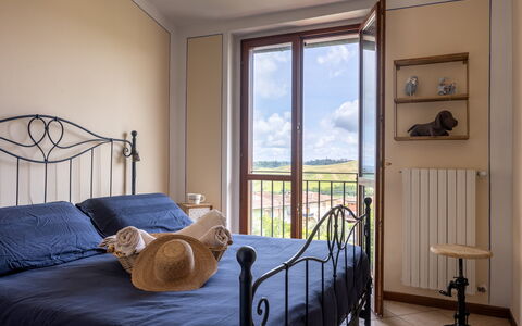 Terrazza sulla Luna, Casciana Terme: Seng, Soveværelse, Sengetøj, Indretning, Sengetøj, Møbel, Træ, Værelse, Sengetøj, Bed Frame